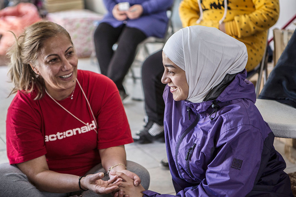 Jannete is able to speak with refugees in Arabic.